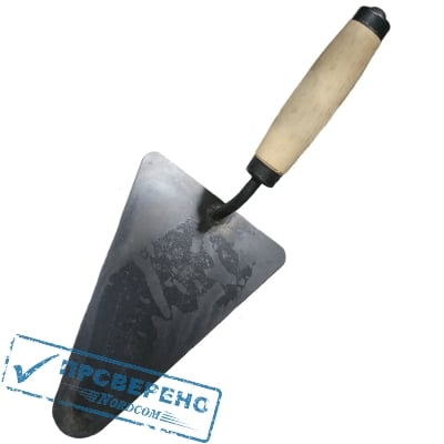 Кельма каменщика с деревянной ручкой